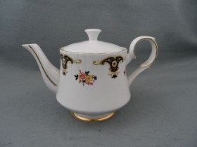 Royal_Stafford_Balmoral_Teapot