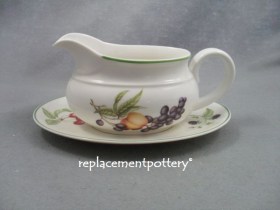 Ashberry Gravy Boat & Stand