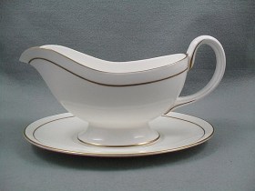 Contessa Gravy Boat & Stand