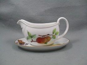 Evesham Gravy Boat & Stand
