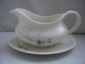 Greenbrier Gravy Boat & Stand