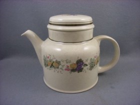 Harvest Garland Large Teapot