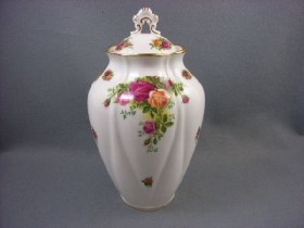 Old Country Roses Vase with Cover