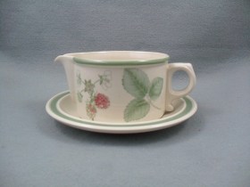 Raspberry Cane Sauce Jug & Stand