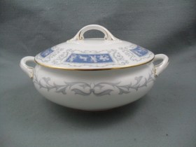 Revelry Tureen / Covered Vegetable Dish