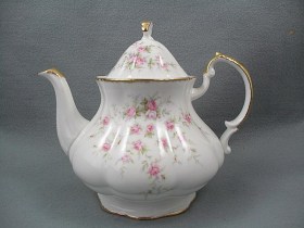 Victoriana Rose Teapot