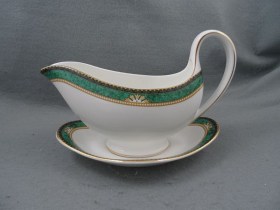 Lambourn Gravy Boat & Stand