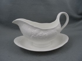 Strawberry & Vine Gravy Boat & Stand