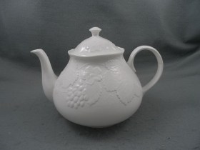 Strawberry & Vine Teapot